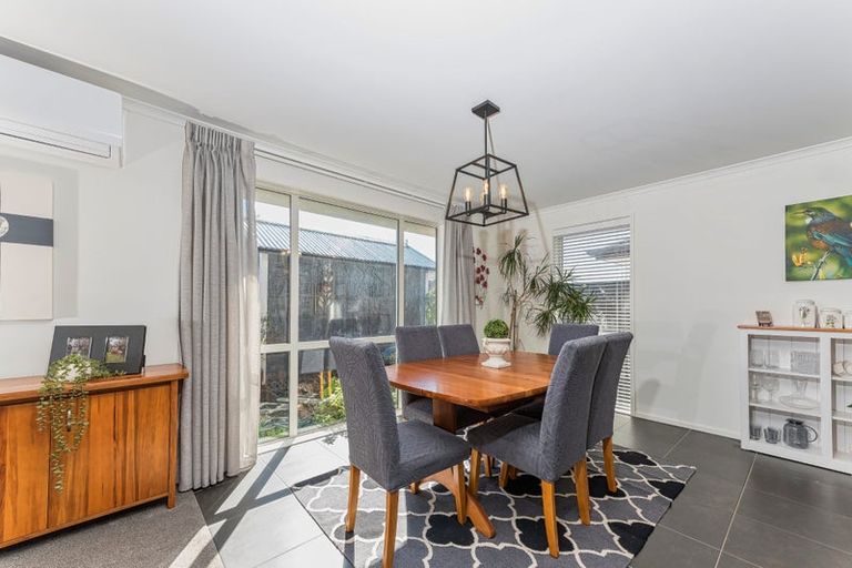 Photo of property in 13 Papa Orchard Drive, Kumeu, 0810