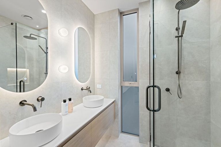 Photo of property in 1 Oxenhope Road, Richmond Hill, Christchurch, 8081