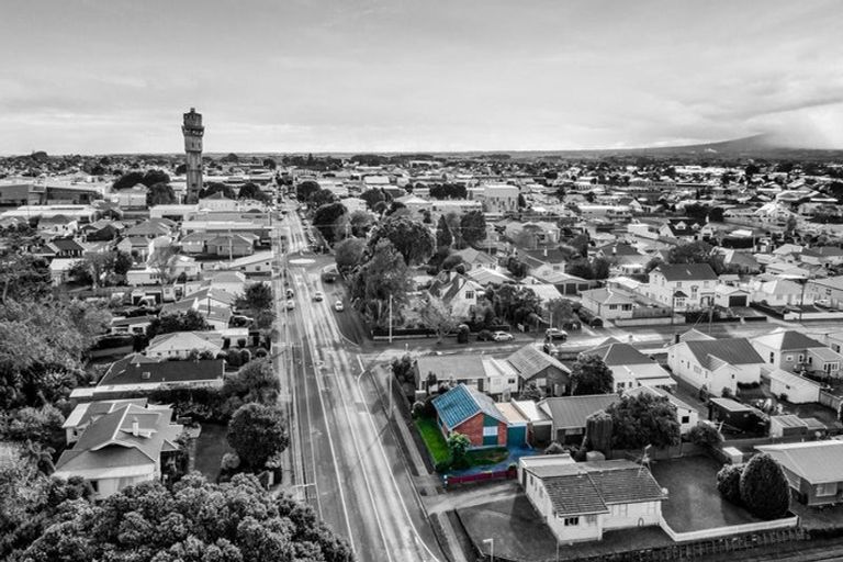 Photo of property in 16 High Street, Hawera, 4610