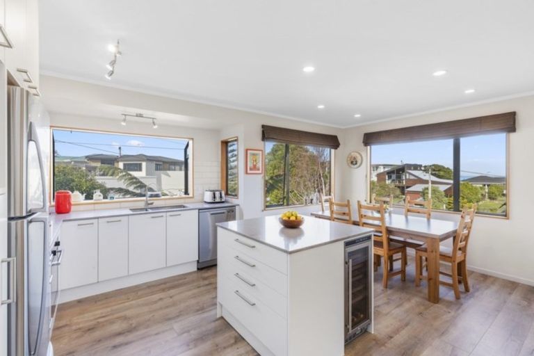 Photo of property in 8a Pekanga Road, Normandale, Lower Hutt, 5010