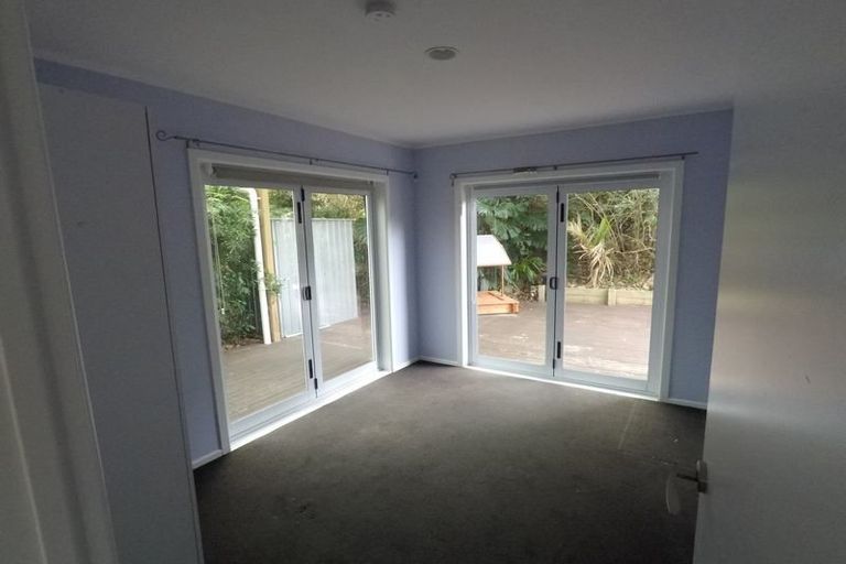 Photo of property in 32 Peter Terrace, Castor Bay, Auckland, 0620
