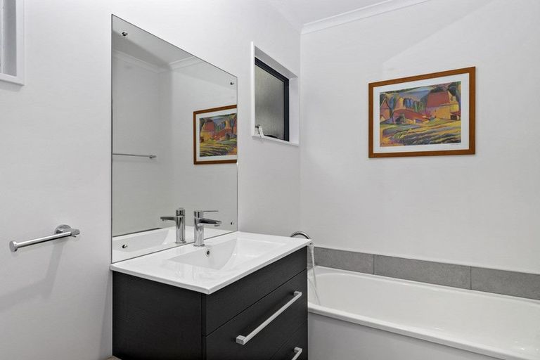 Photo of property in 112h Lake Road, Frankton, Hamilton, 3204