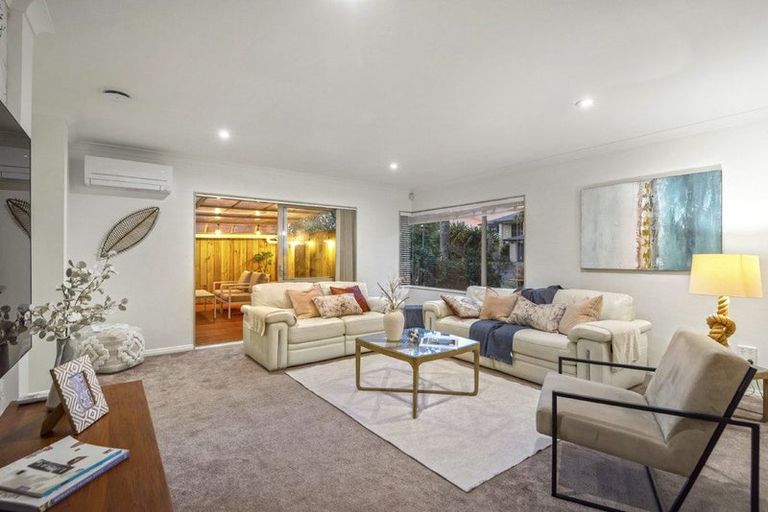 Photo of property in 12 English Oak Drive, Schnapper Rock, Auckland, 0632