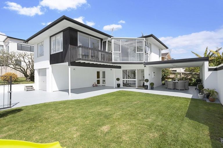 Photo of property in 3 Mirwill Road, Rothesay Bay, Auckland, 0630