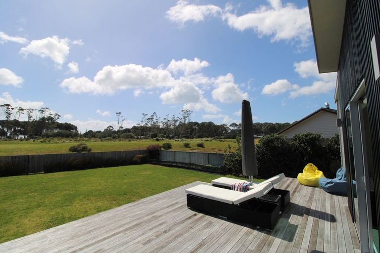 Photo of property in 136 Kelly Jade Avenue, Matarangi, Whitianga, 3592