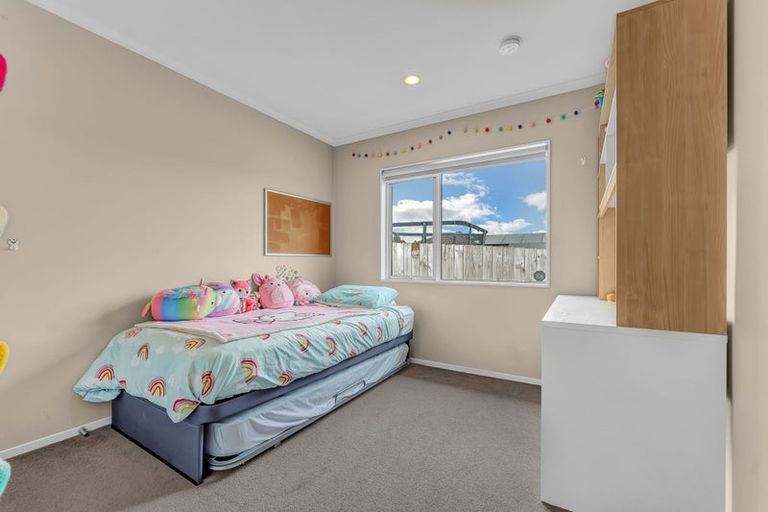 Photo of property in 1 Nirmal Place, Sunnyvale, Auckland, 0612