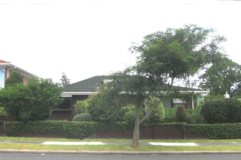 Photo of property in 1/123 Chivalry Road, Glenfield, Auckland, 0629