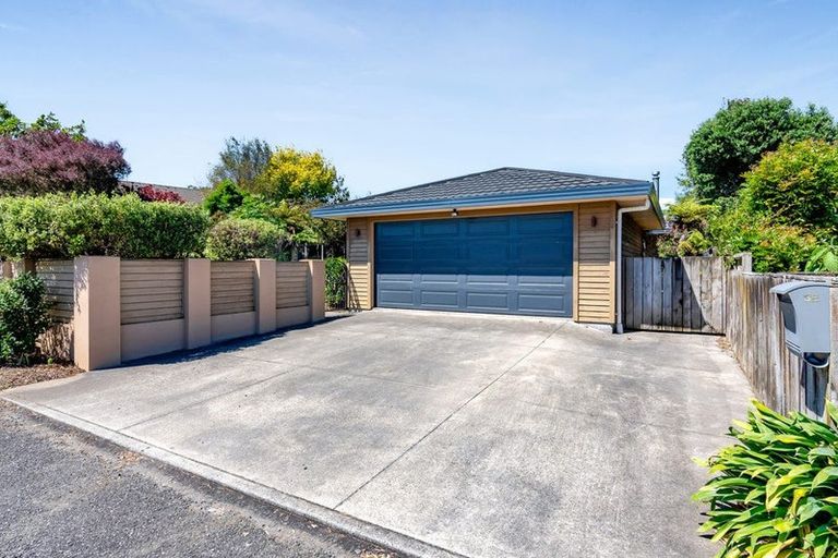 Photo of property in 3e Kinross Drive, Merrilands, New Plymouth, 4312