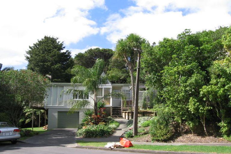 Photo of property in 27 Coroglen Avenue, Birkenhead, Auckland, 0626