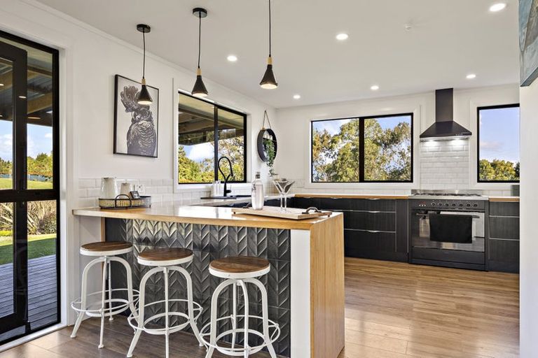 Photo of property in 44b Crosland Road, South Head, 0874