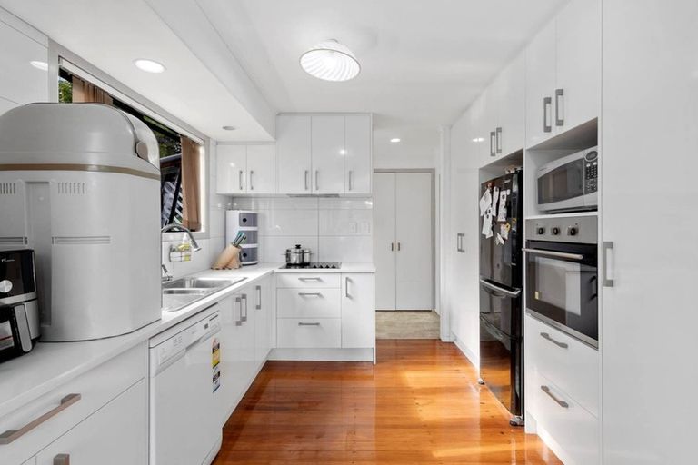 Photo of property in 15 Roband Avenue, Glenfield, Auckland, 0629