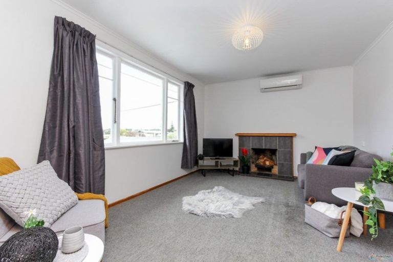 Photo of property in 105 Domett Street, Waitara, 4320