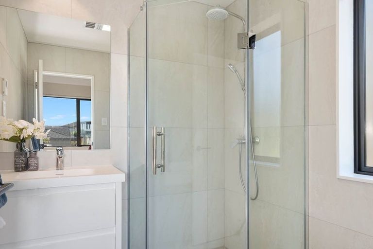 Photo of property in 32 Bounty Road, Long Bay, Auckland, 0630