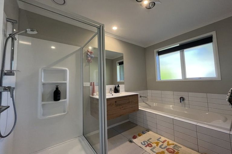 Photo of property in 33 Tradewinds Drive, Whitby, Porirua, 5024