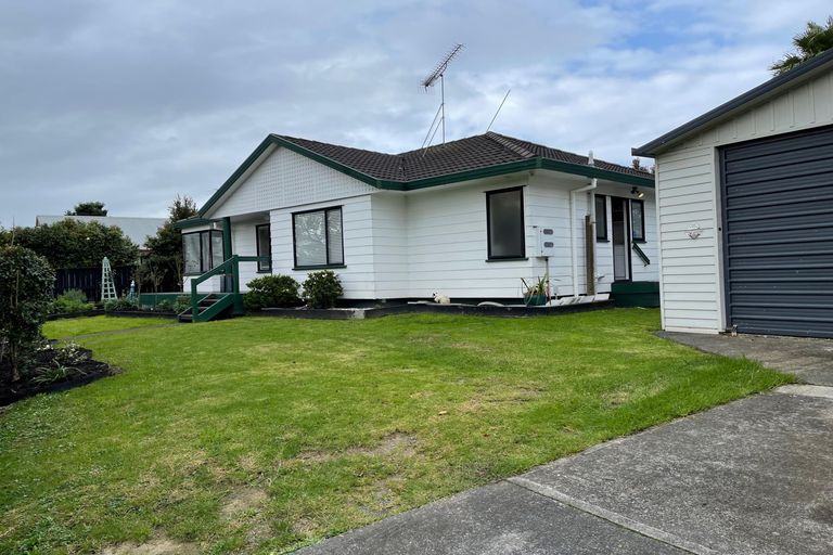Photo of property in 37 Rosemead Place, Randwick Park, Auckland, 2105