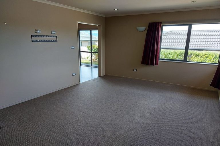Photo of property in 50 Percy Kinsman Crescent, Riverstone Terraces, Upper Hutt, 5018