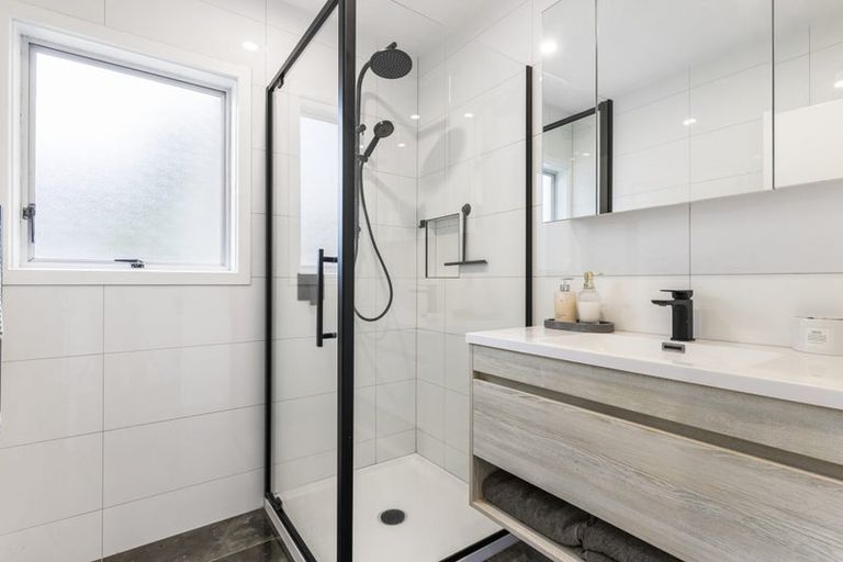 Photo of property in 26 Mirrabooka Avenue, Botany Downs, Auckland, 2010