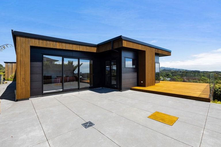 Photo of property in 41 Veale Road, Frankleigh Park, New Plymouth, 4371