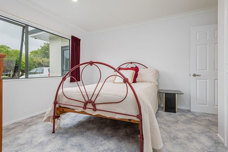 Photo of property in 10 Tui Glen Drive, Levin, 5571