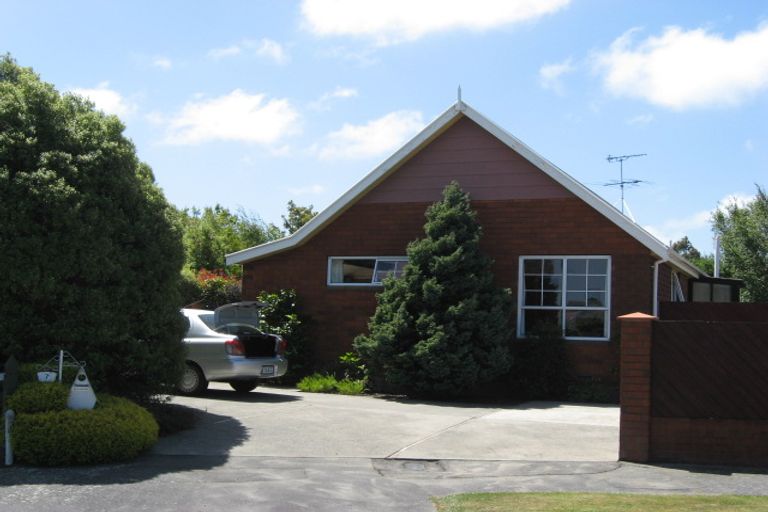 Photo of property in 7 Calbreath Place, Russley, Christchurch, 8042