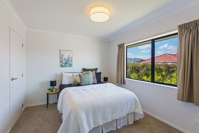 Photo of property in 22 Leanne Way, Waikanae Beach, Waikanae, 5036