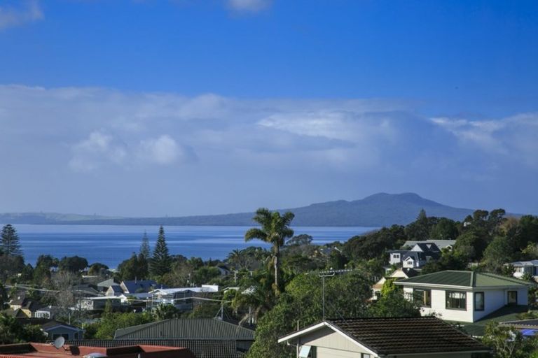 Photo of property in 43 Wyoming Avenue, Murrays Bay, Auckland, 0630