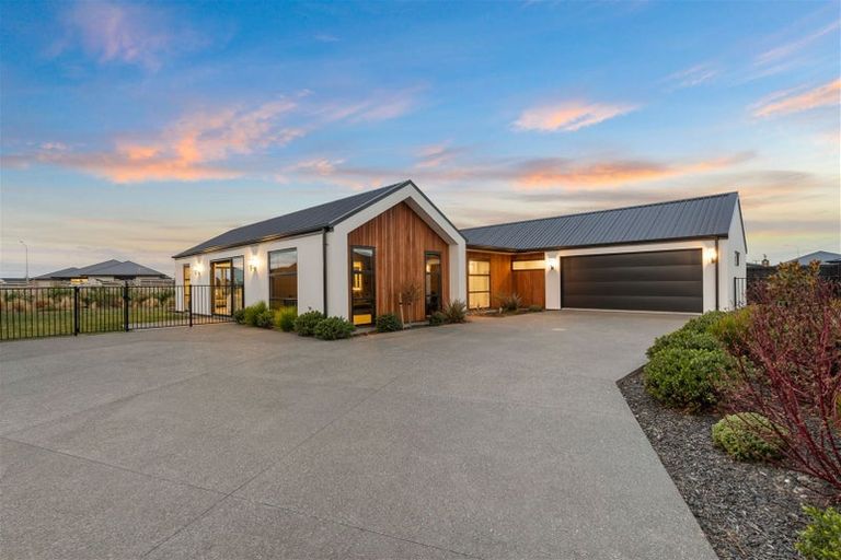 Photo of property in 17 Angus Place, Rangiora, 7400