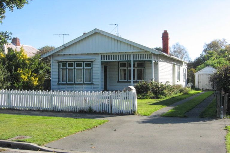 Photo of property in 11 Defoe Place, Waltham, Christchurch, 8023