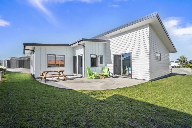 Photo of property in 9 Forbes Road, Foxton Beach, Foxton, 4815