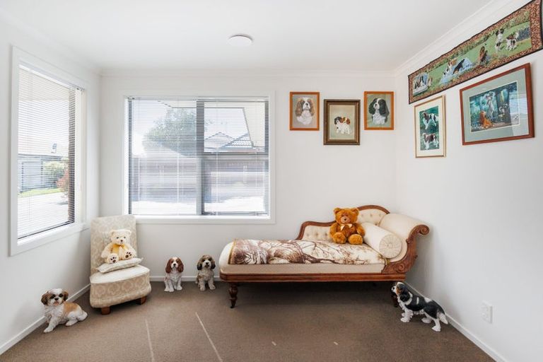 Photo of property in 18 Medallion Court, Kelvin Grove, Palmerston North, 4414