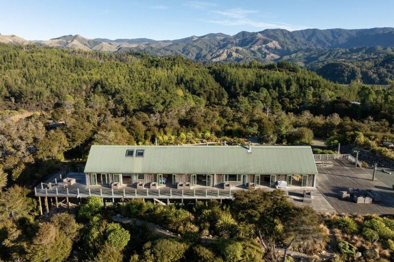 Photo of property in Splitapplelodge.com, 370 Kaiteriteri-sandy Bay Road, Kaiteriteri, Motueka, 7197