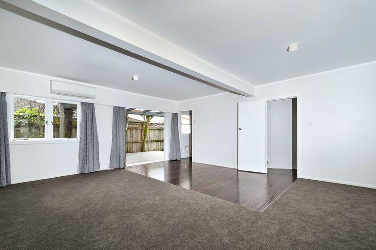Photo of property in 1 River Road, Te Atatu Peninsula, Auckland, 0610