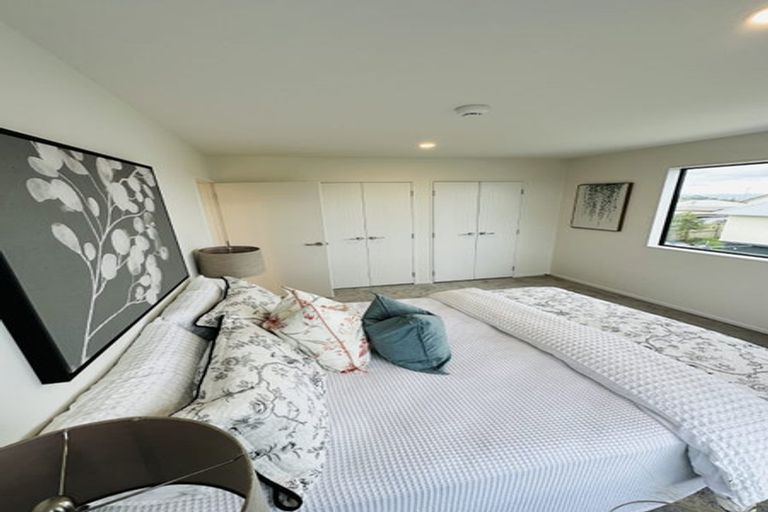 Photo of property in 4d Flaunty Place, West Harbour, Auckland, 0618