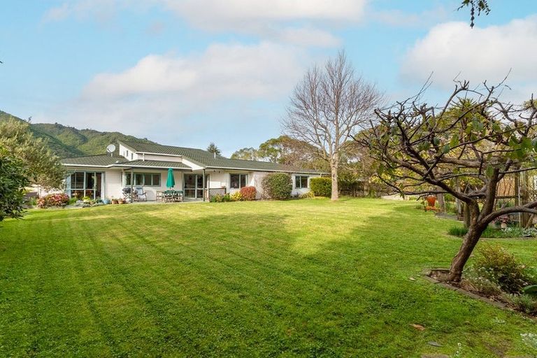 Photo of property in 29 Cranbrook Grove, Waikanae, 5036