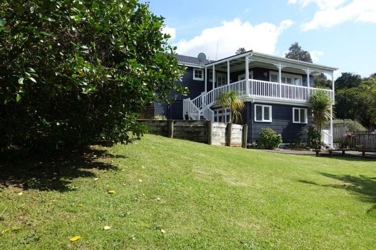 Photo of property in 35 Barker Rise, Northcross, Auckland, 0632