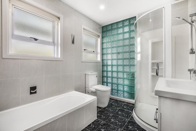 Photo of property in 4 Lincoln Road, Manurewa East, Auckland, 2102