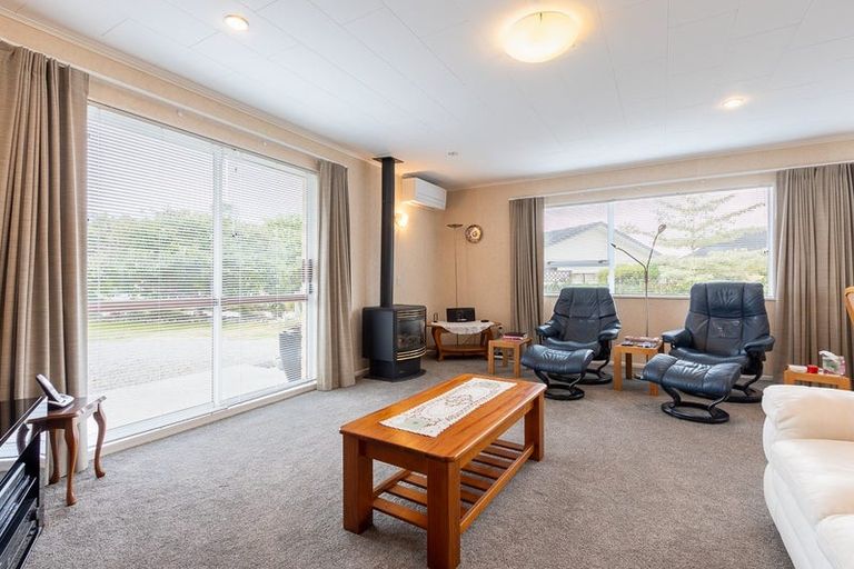 Photo of property in 15 Belvedere Avenue, Waikanae, 5036