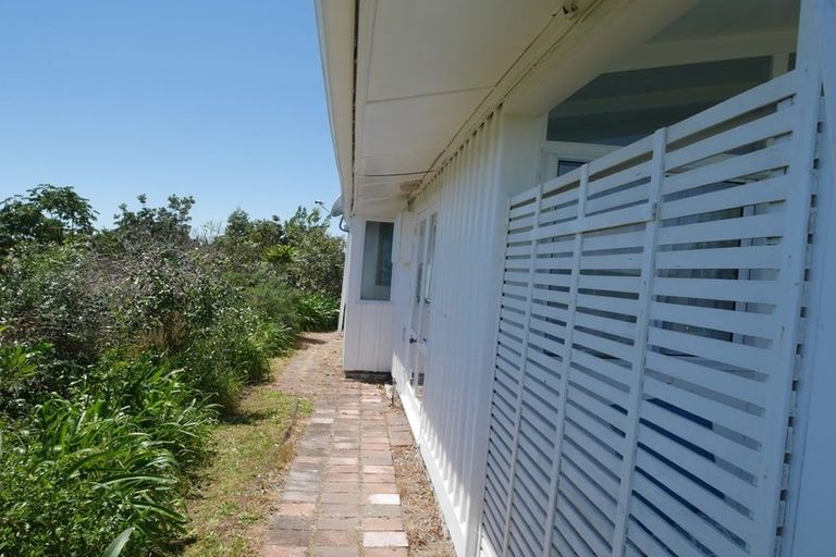 Photo of property in 25 Hemara Street, Waikanae Beach, Waikanae, 5036
