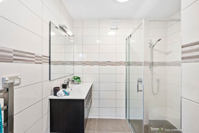 Photo of property in 2 Lakshmi Place, Khandallah, Wellington, 6035