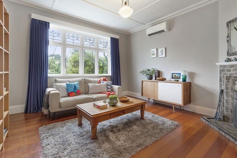 Photo of property in 11 Tio Tio Road, Miramar, Wellington, 6022