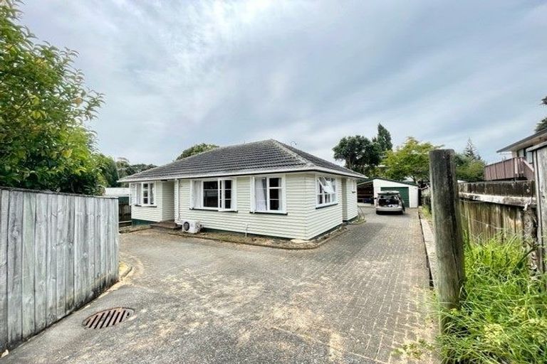 Photo of property in 37a Neal Avenue, Glenfield, Auckland, 0629