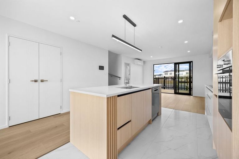 Photo of property in 6 Harikoa Way, Karaka, 2113