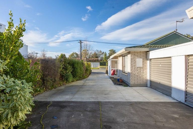 Photo of property in 2/17 Garreg Road, Fendalton, Christchurch, 8052
