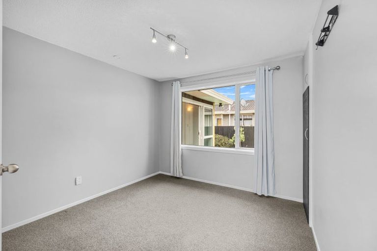 Photo of property in 9 Curzon Place, Parklands, Christchurch, 8083