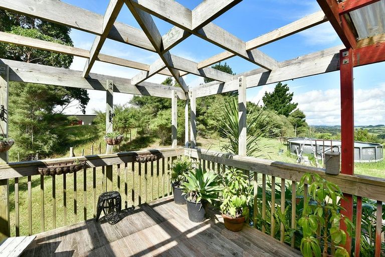 Photo of property in 129 Mcleod Road, South Head, Helensville, 0874
