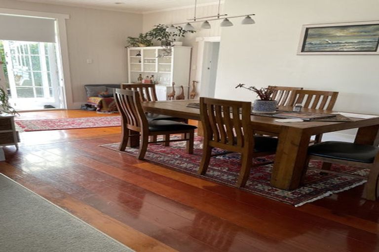 Photo of property in 1/46 Old Lake Road, Narrow Neck, Auckland, 0624