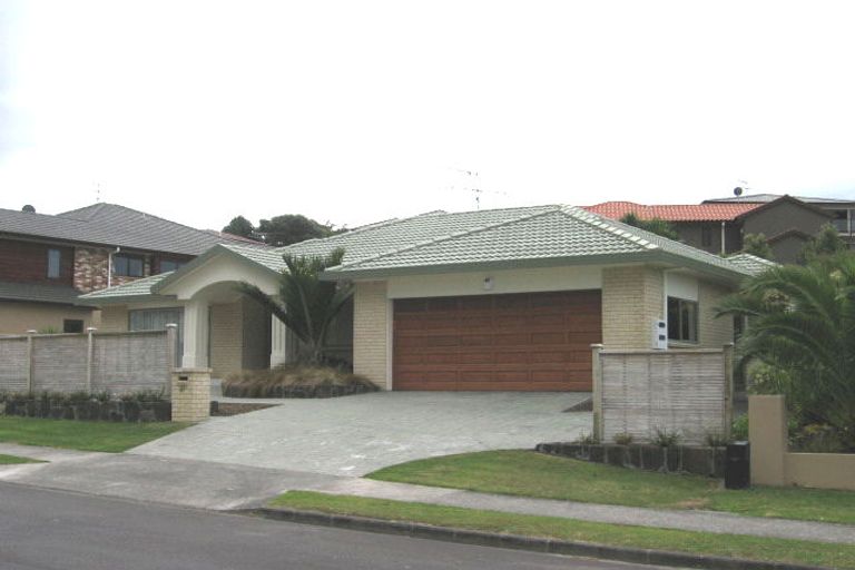 Photo of property in 27 Hogarth Rise, West Harbour, Auckland, 0618