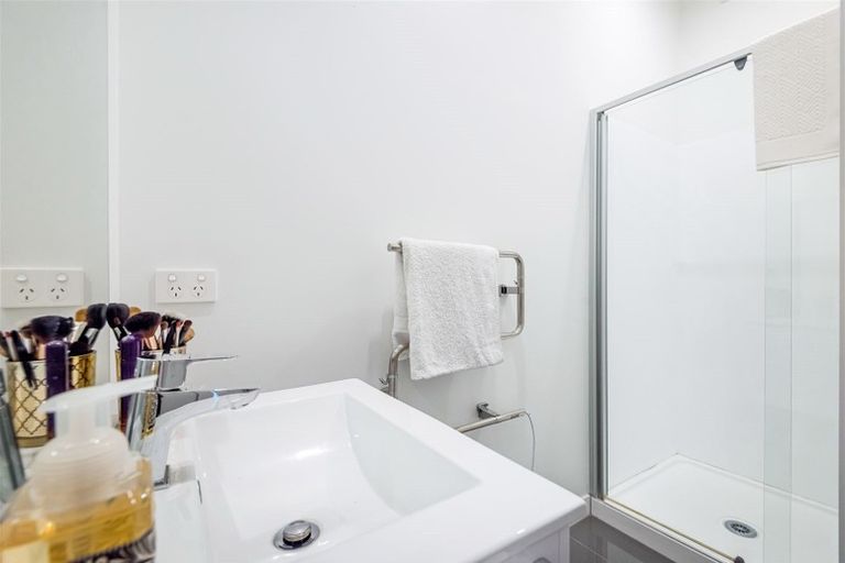 Photo of property in 6/50 Ocean View Road, Northcote, Auckland, 0627