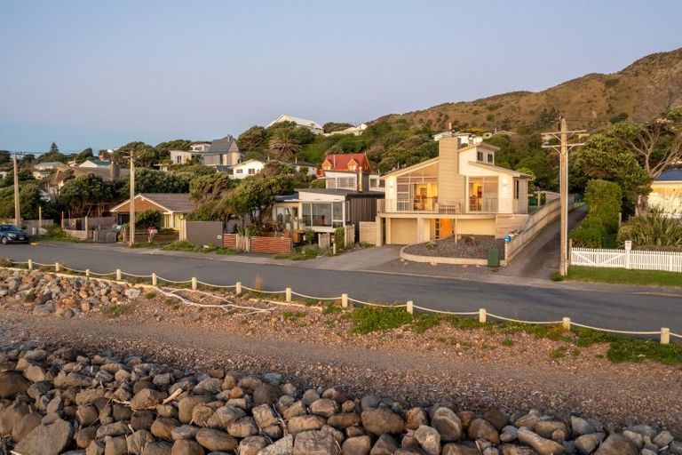 Photo of property in 52 The Parade, Paekakariki, 5034