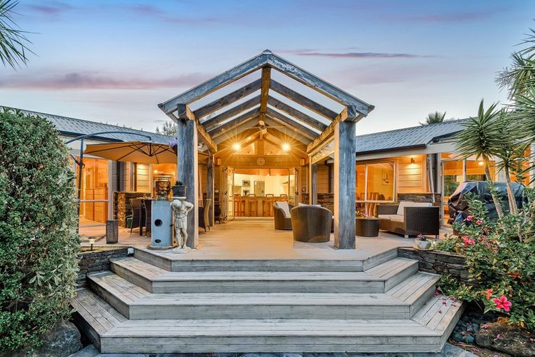 Photo of property in 136 Oraha Road, Kumeu, 0892